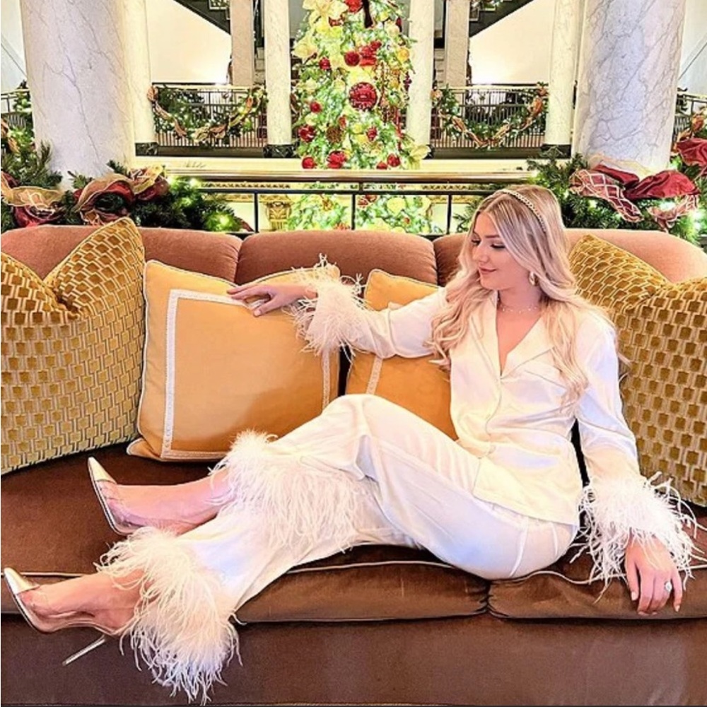 Antonio Melani Dillards Exclusive Ivory Feather Satin Pajamas - XS